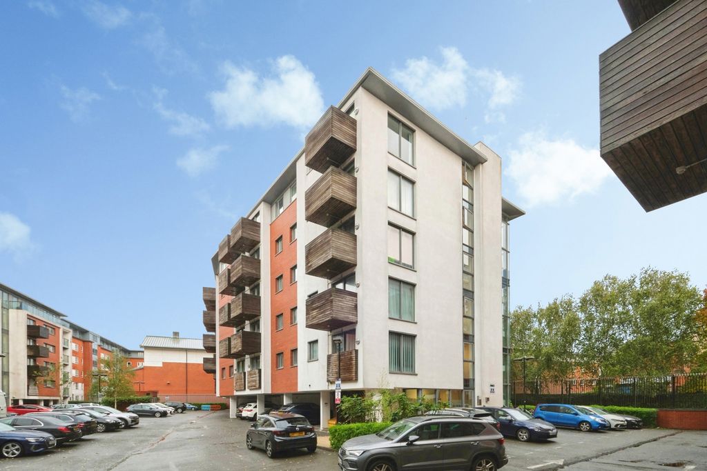 Property photo 1 of 18 Pbox-Img.Jpg