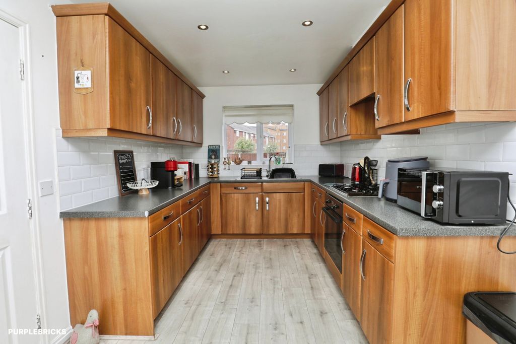 Property photo 2 of 18 Kitchen/Diner