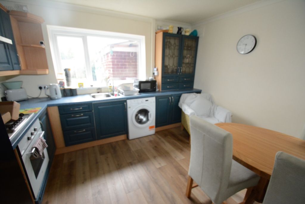 Property photo 3 of 14 Kitchen