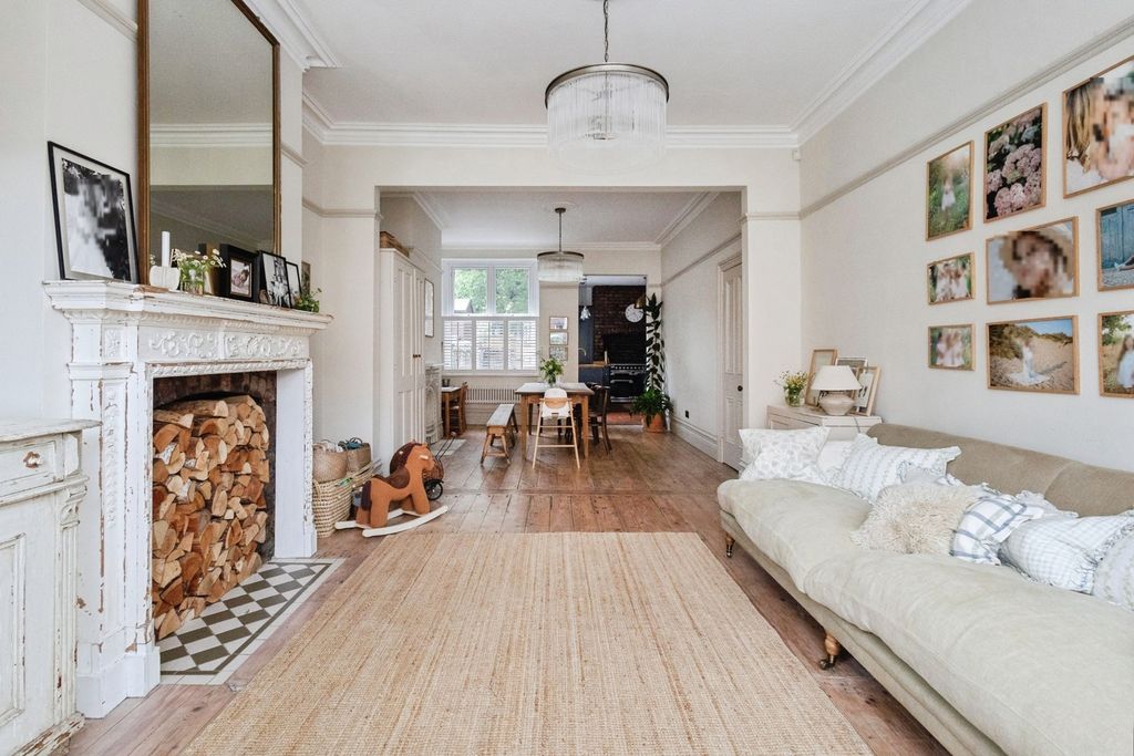Property photo 3 of 35 Pbox-Img.Jpg