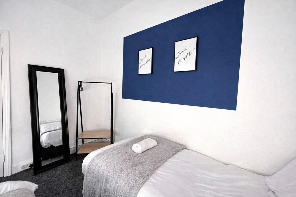 Property photo 3 of 8 Bedroom Two