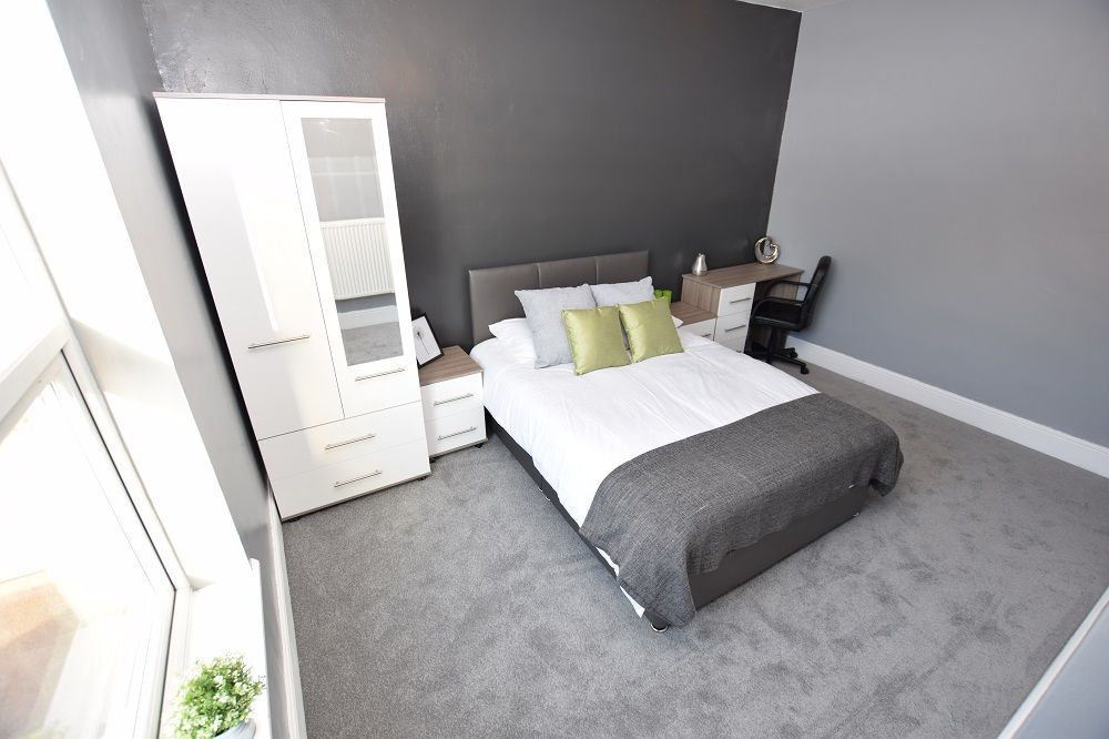 Property photo 2 of 8 Room 2