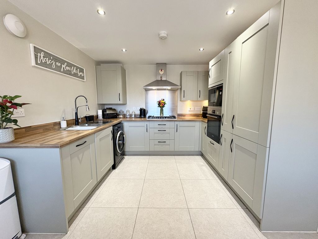 Property photo 3 of 28