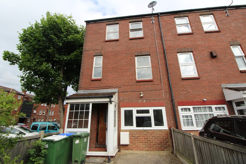 Property photo 2 of 22