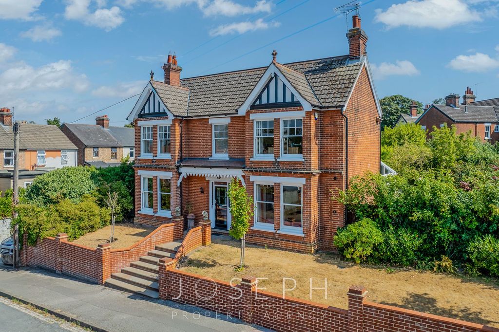 Property photo 1 of 42
