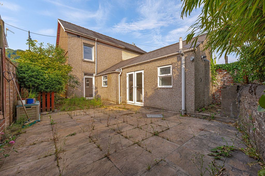 Property photo 2 of 26
