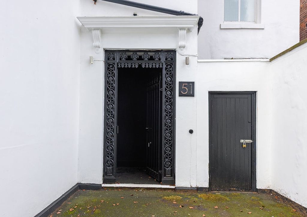 Property photo 2 of 24 51 Frederick Rd_019.Jpg