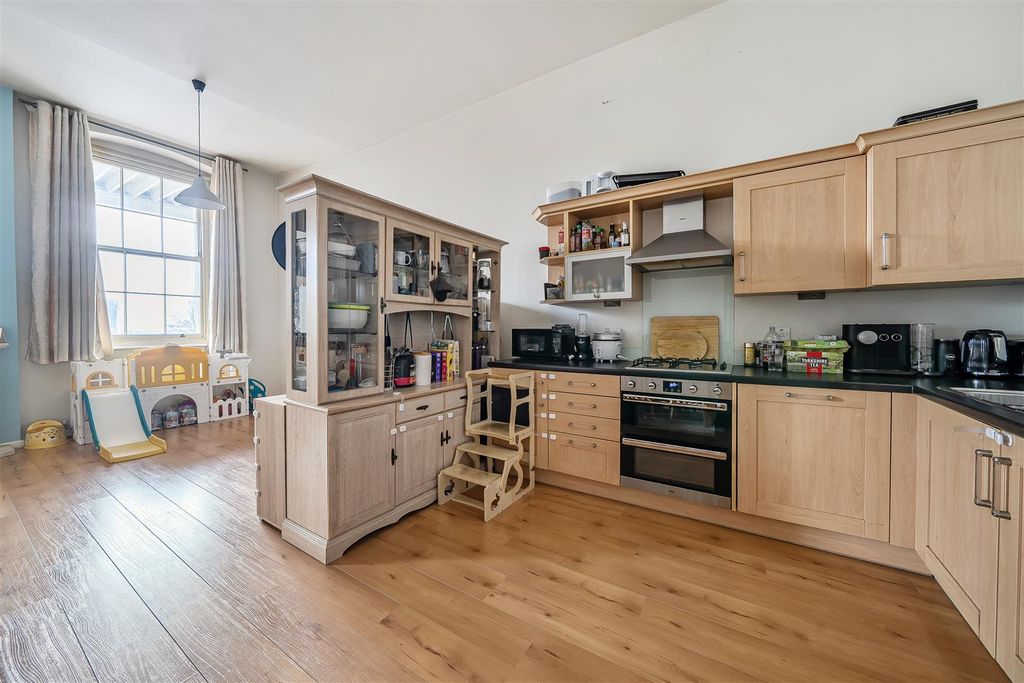 Property photo 3 of 14 Kitchen