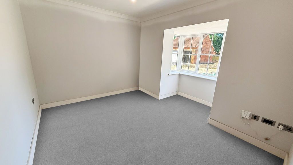 Property photo 3 of 12 Photo 7