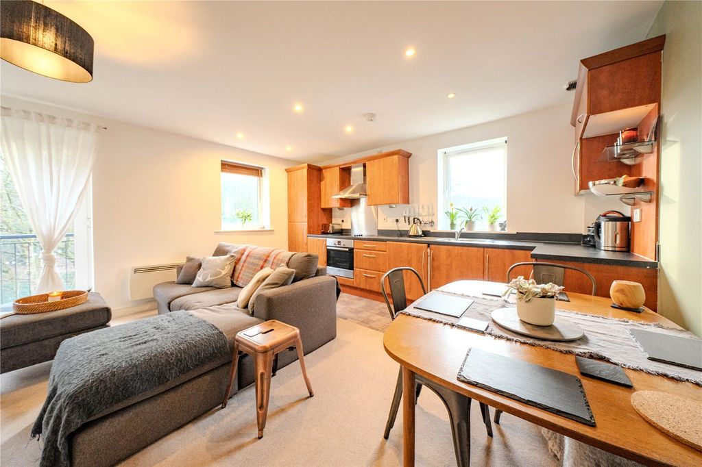 Property photo 2 of 15 Dining Kitchen