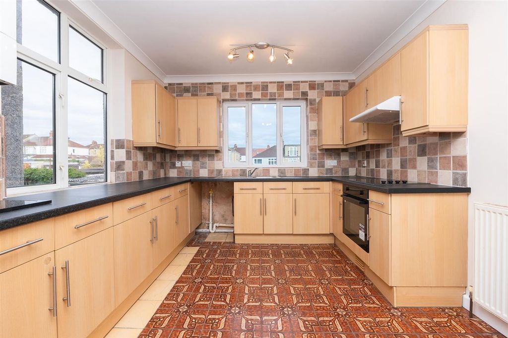 Property photo 3 of 24 78-Keys-Avenue-Bs7-0Hj-3.Jpg