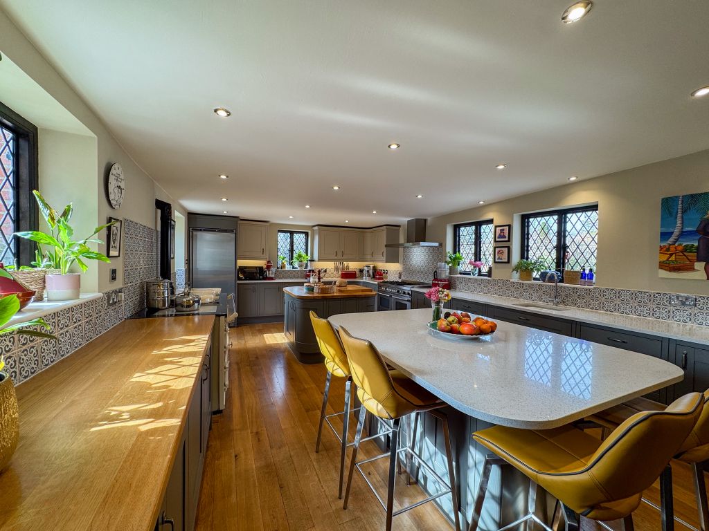Property photo 2 of 61 Img_8595