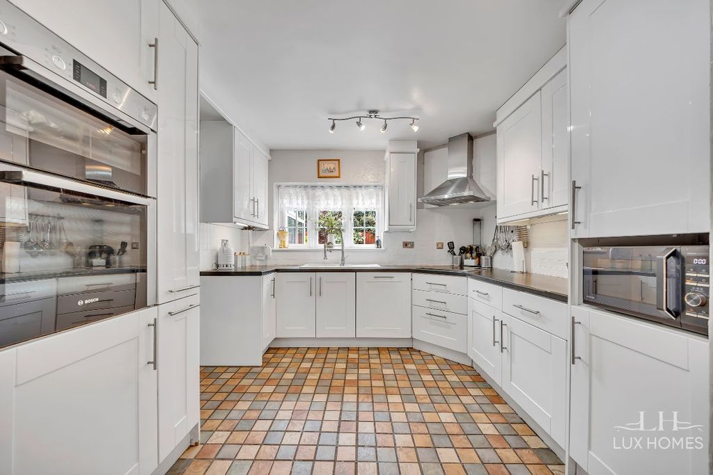 Property photo 1 of 29
