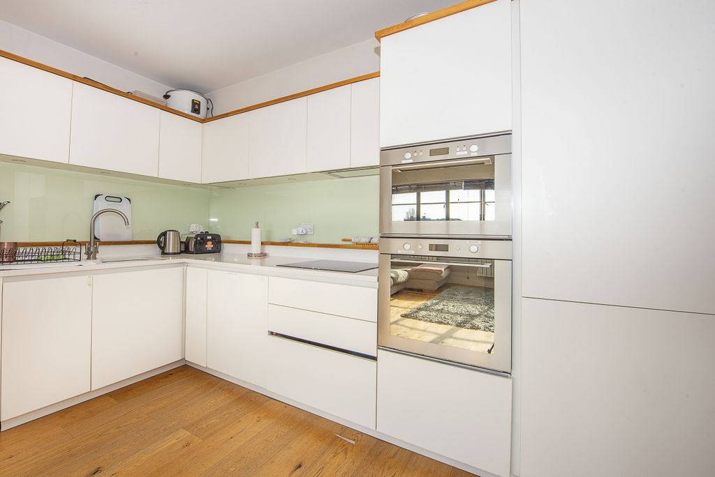 Property photo 2 of 15 9-Cowleaze-House-...