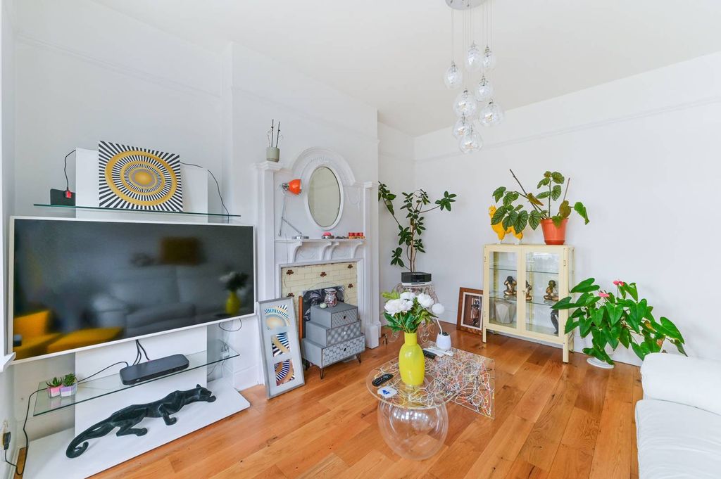 Property photo 2 of 19