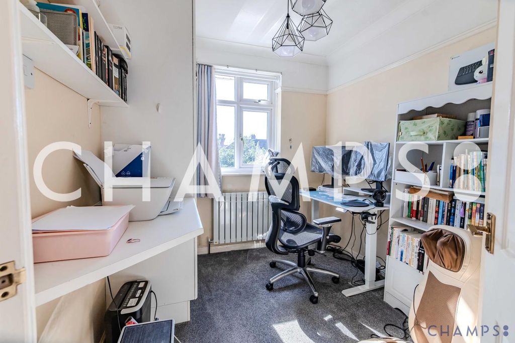 Property photo 1 of 10 2 Bed Flat To Rent Rosebank Avenue, Hornchurch Rm12