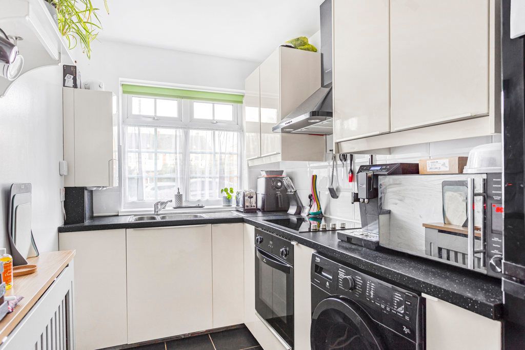 Property photo 3 of 12 Kitchen