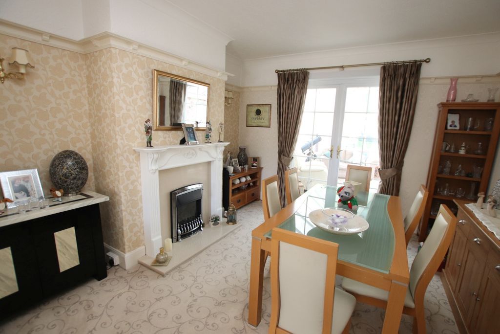 Property photo 3 of 14 Dining Area