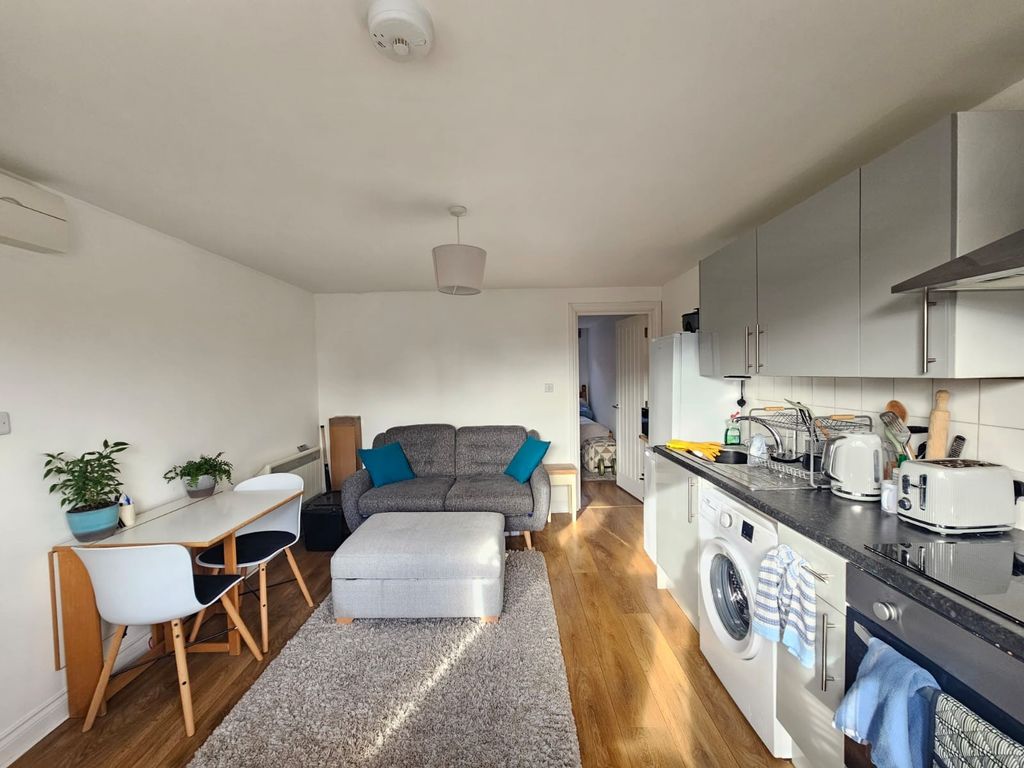 Property photo 1 of 9 Living Room