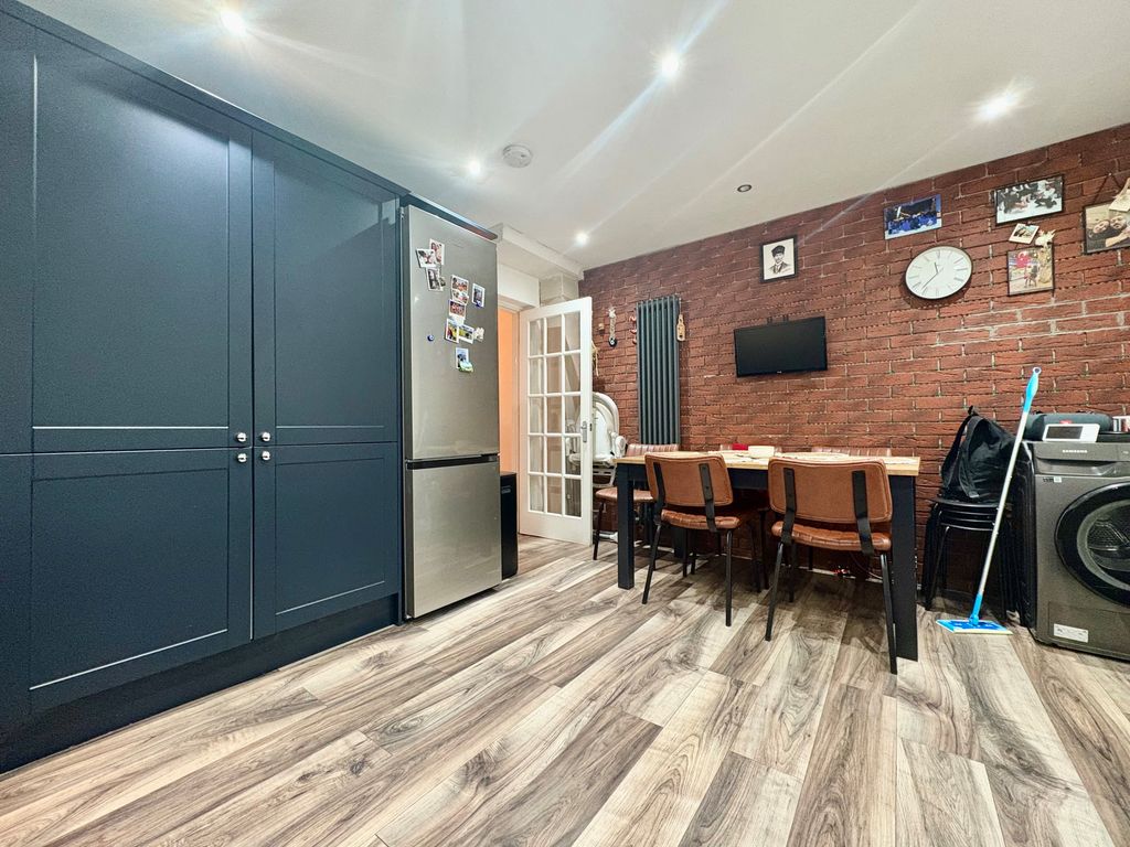 Property photo 3 of 13 Balcony