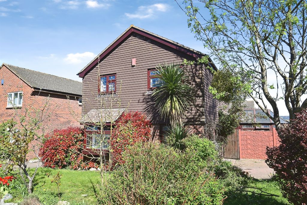 Property photo 1 of 18