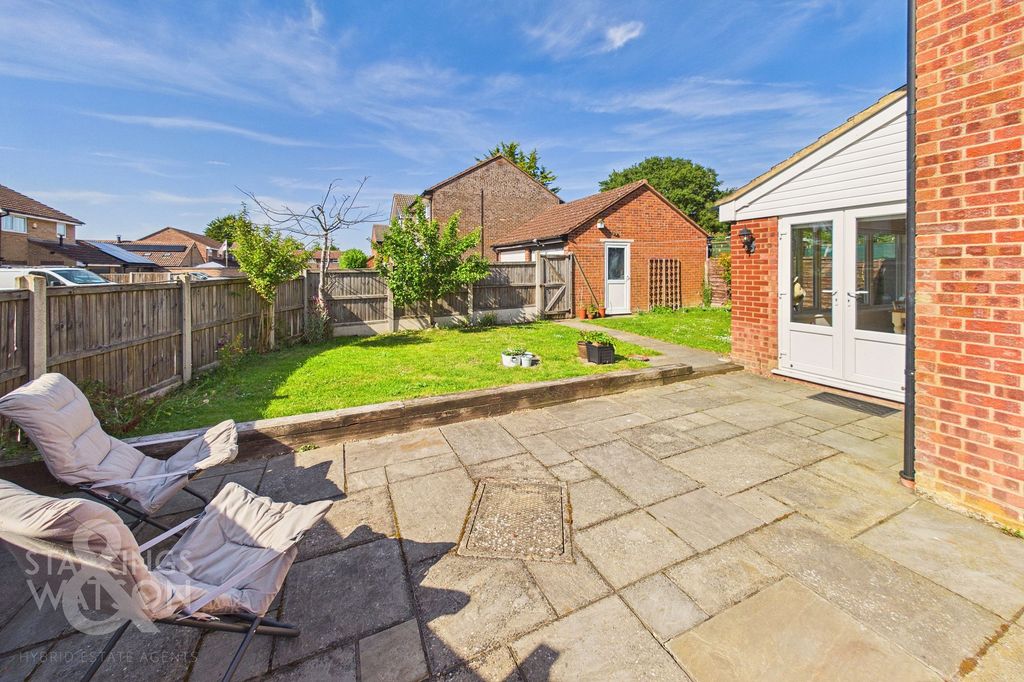 Property photo 2 of 18