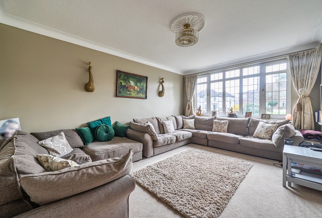 Property photo 3 of 13 1423907-13-69B01c...