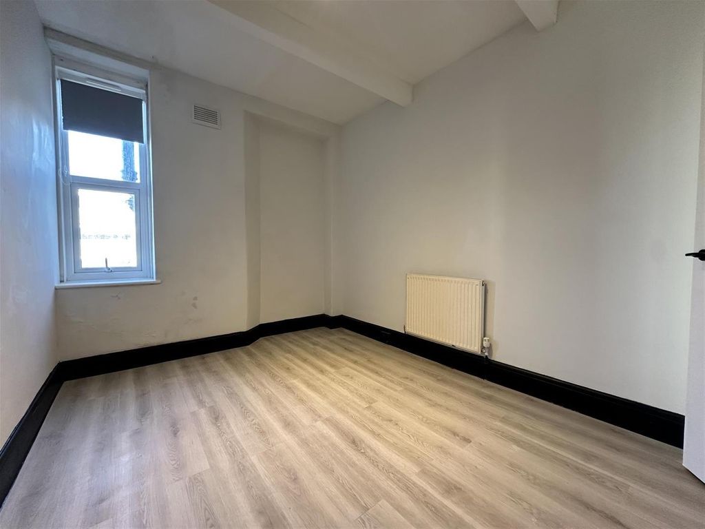 Property photo 2 of 9 Ebo9Ecw5.Png