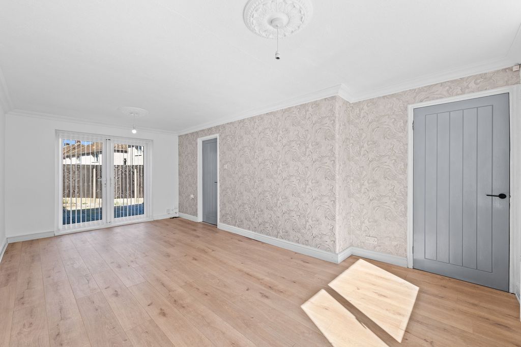 Property photo 2 of 25