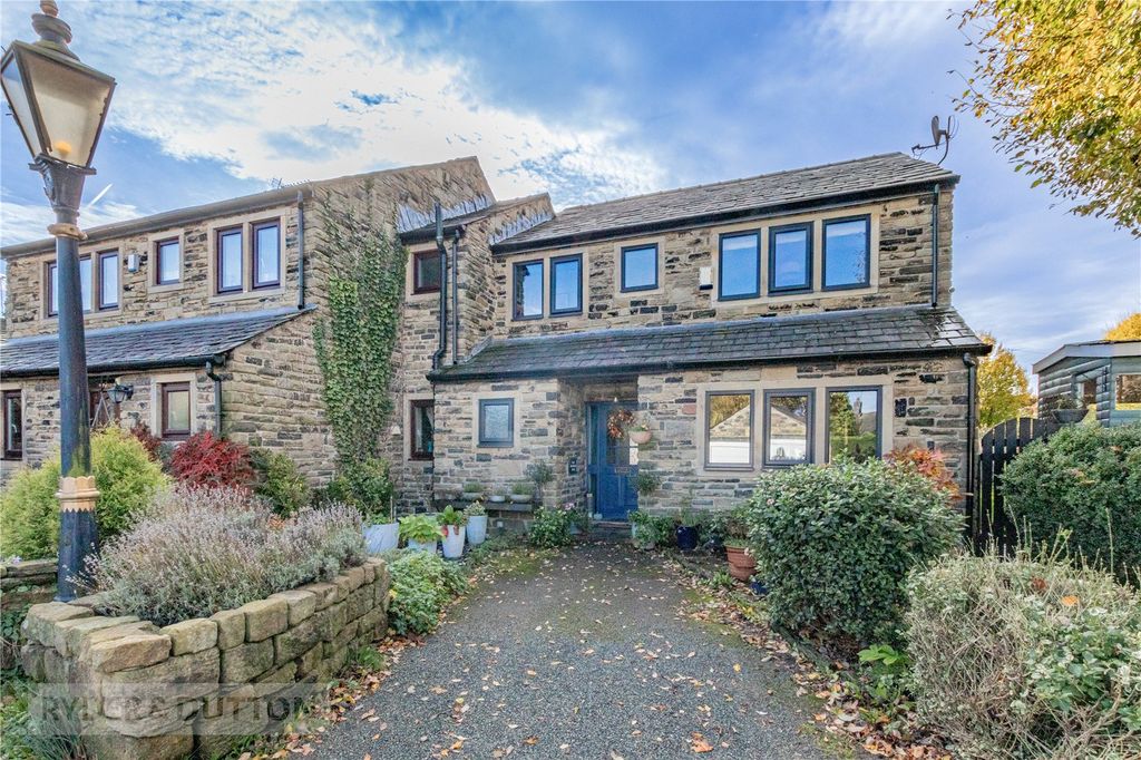 Property photo 2 of 40 Front