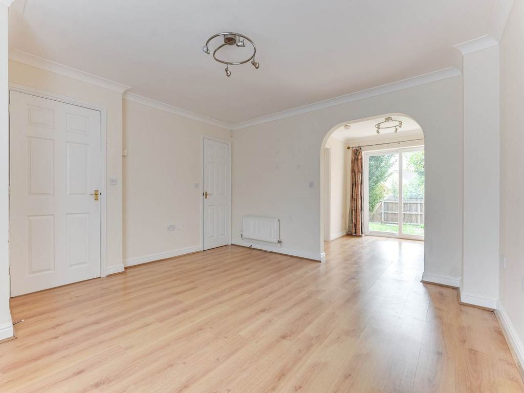 Property photo 2 of 20 Lounge (3)