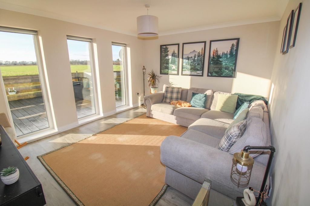 Property photo 2 of 17 Lounge Area.Jpg