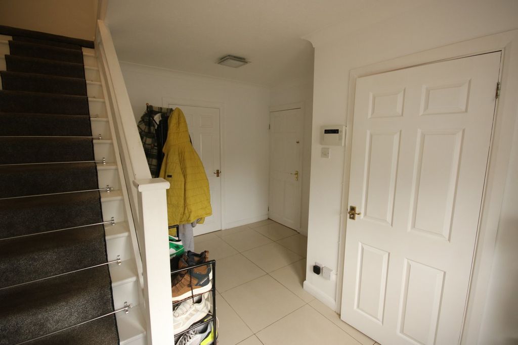 Property photo 2 of 23