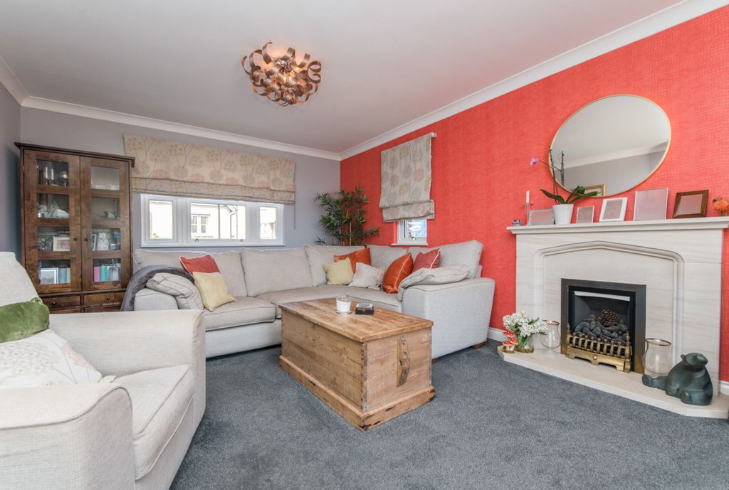 Property photo 3 of 37