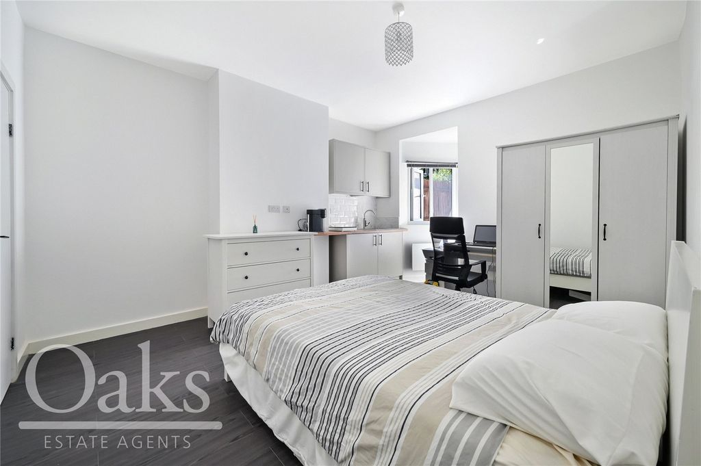 Property photo 2 of 7 Studio
