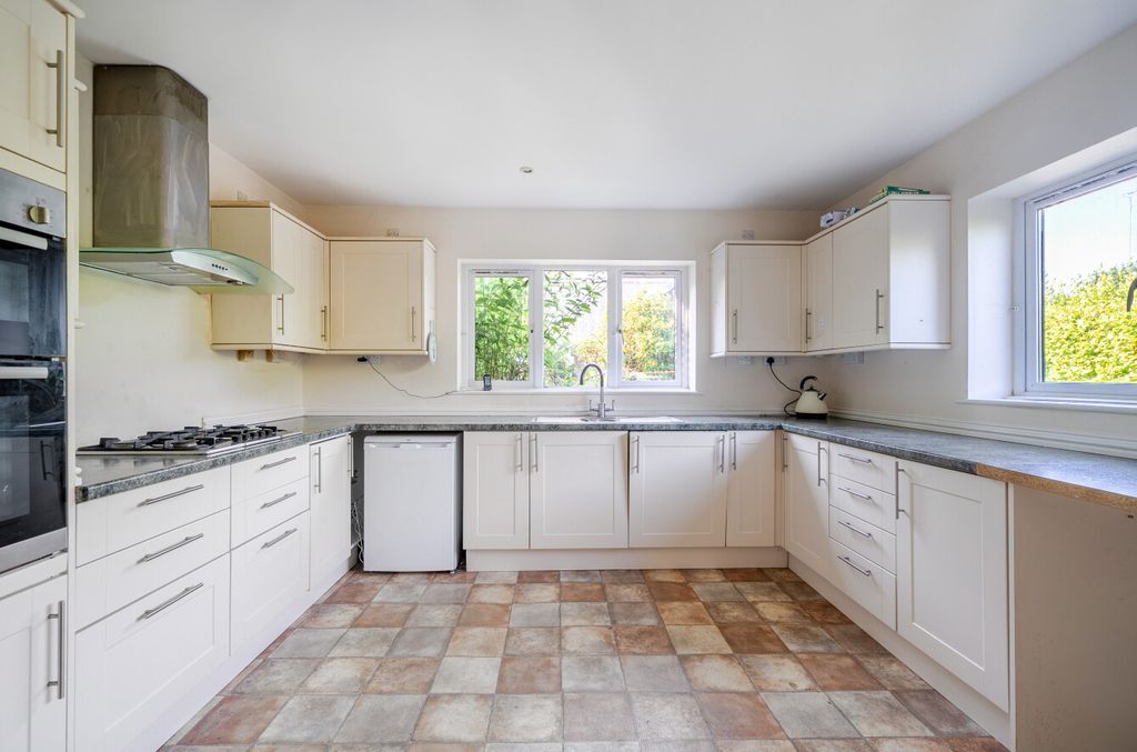 Property photo 3 of 19 1487746-13-6A4Fef...