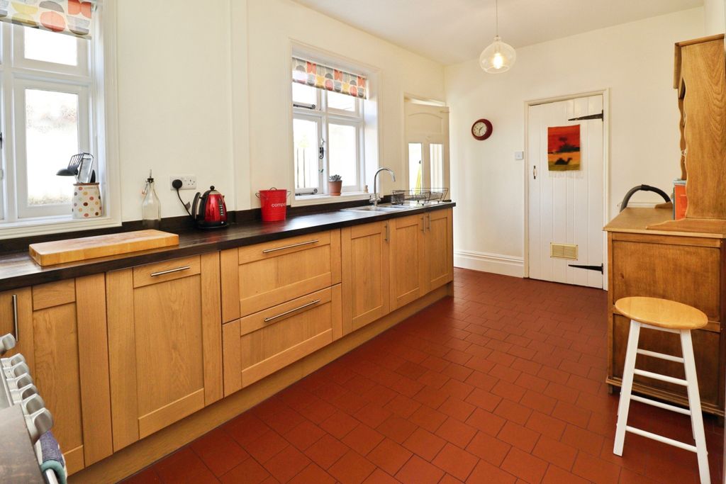 Property photo 2 of 23