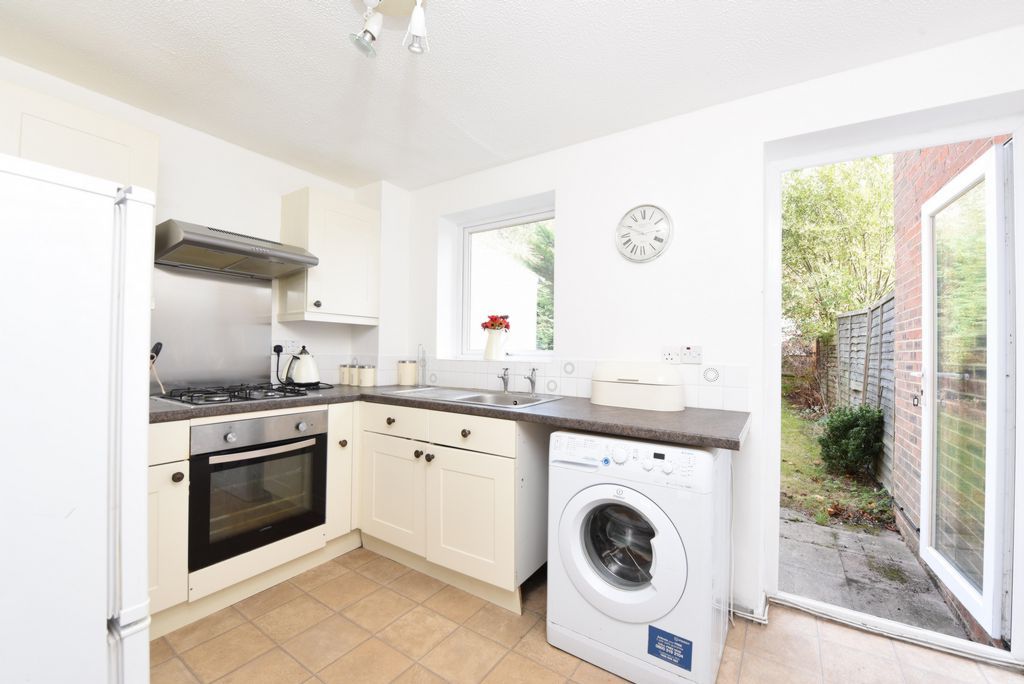 Property photo 3 of 7 Kitchen