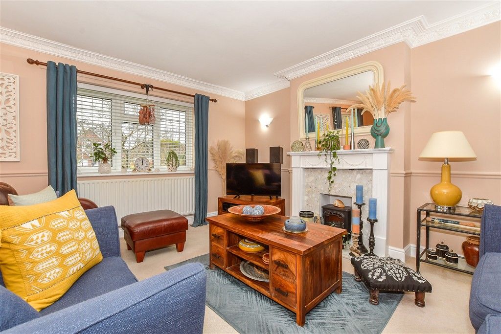 Property photo 2 of 17 Lounge/ Dining Room