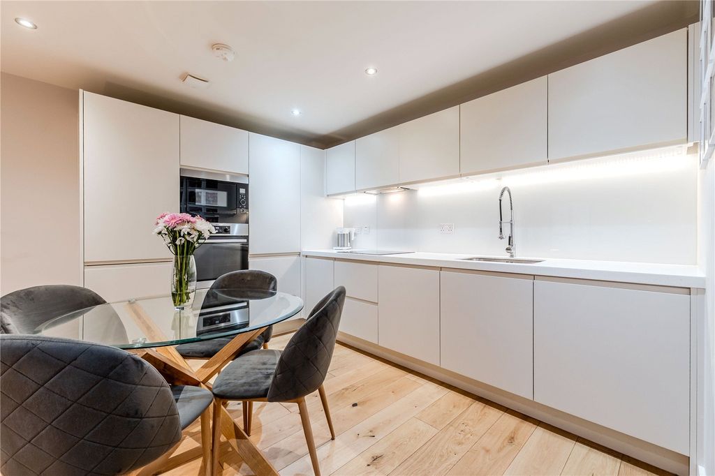 Property photo 3 of 16 Dining Kitchen