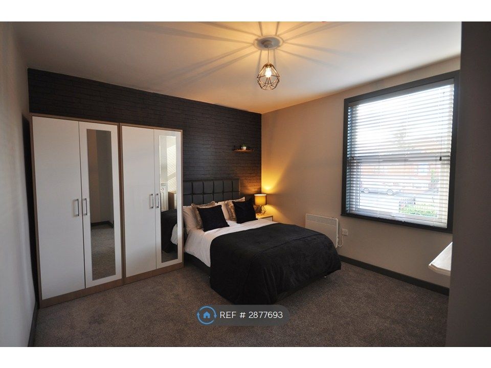 Property photo 3 of 10 Master Bedroom