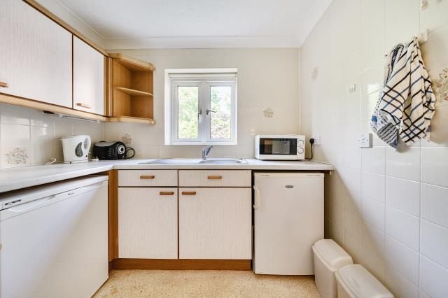 Property photo 3 of 19 Kitchen