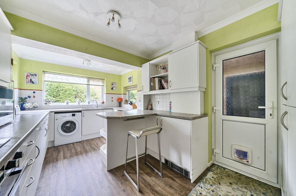 Property photo 3 of 13 1324926-19-687653...