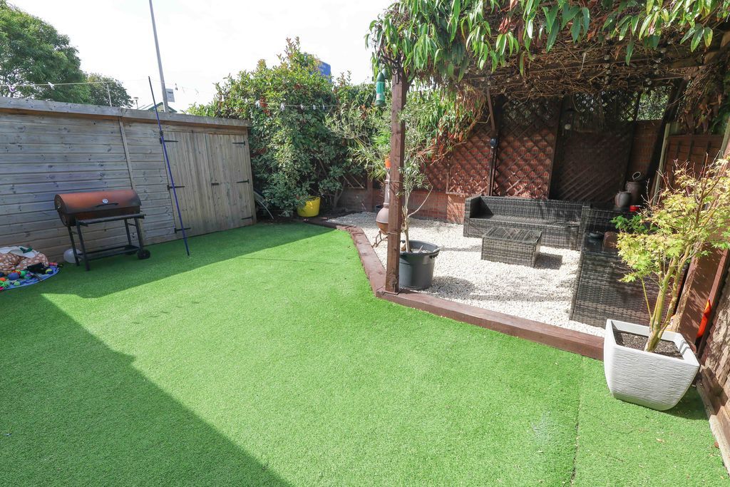 Property photo 3 of 18 Garden