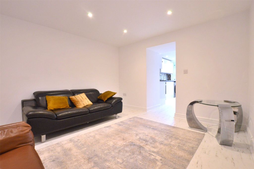 Property photo 2 of 9 Lounge