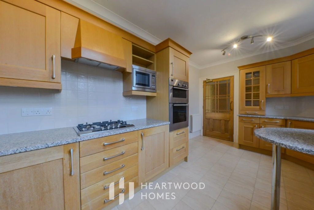 Property photo 3 of 18