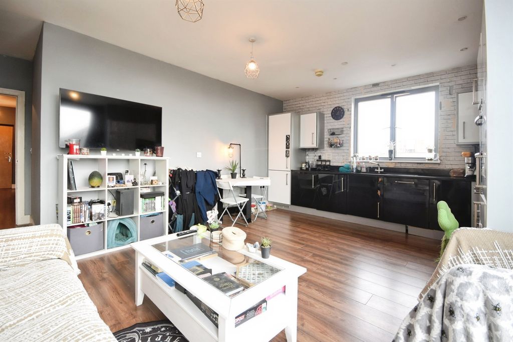 Property photo 3 of 18