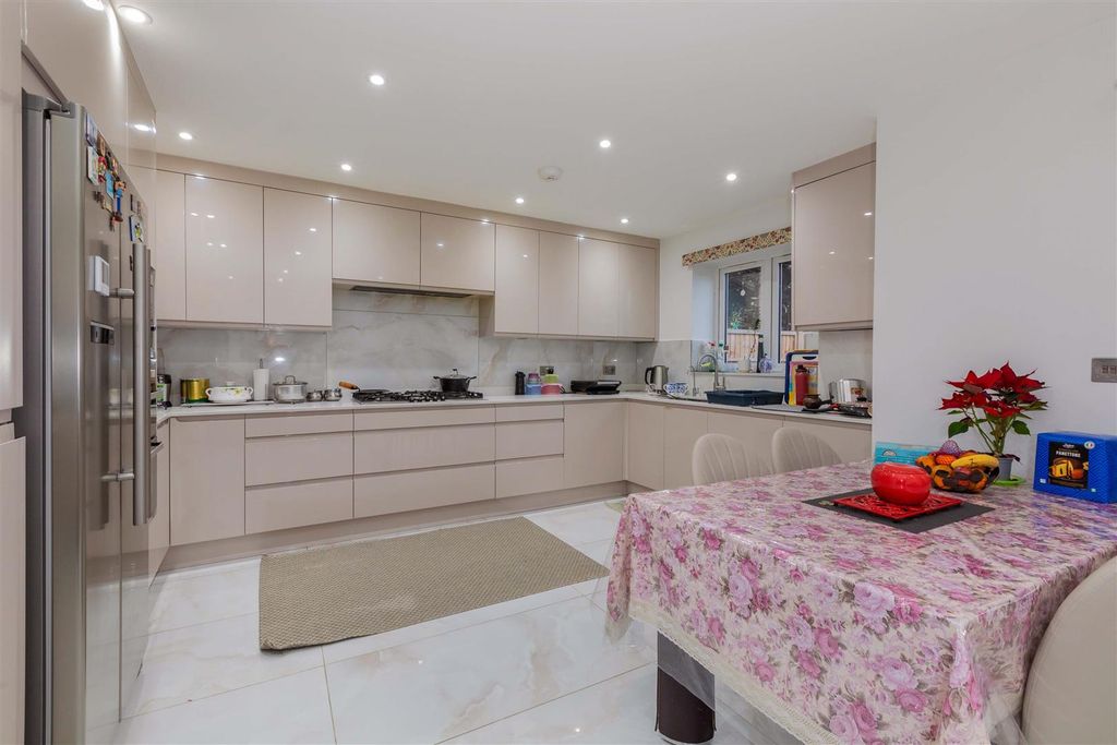 Property photo 2 of 20 1 Brook Crescent-12.Jpg