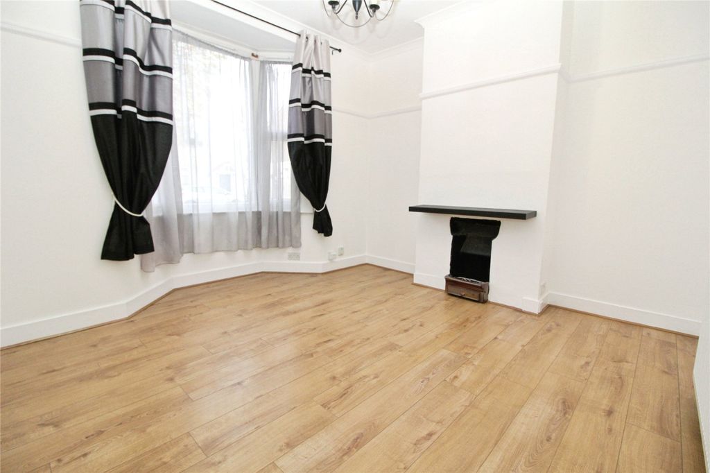 Property photo 2 of 12 Picture No. 11