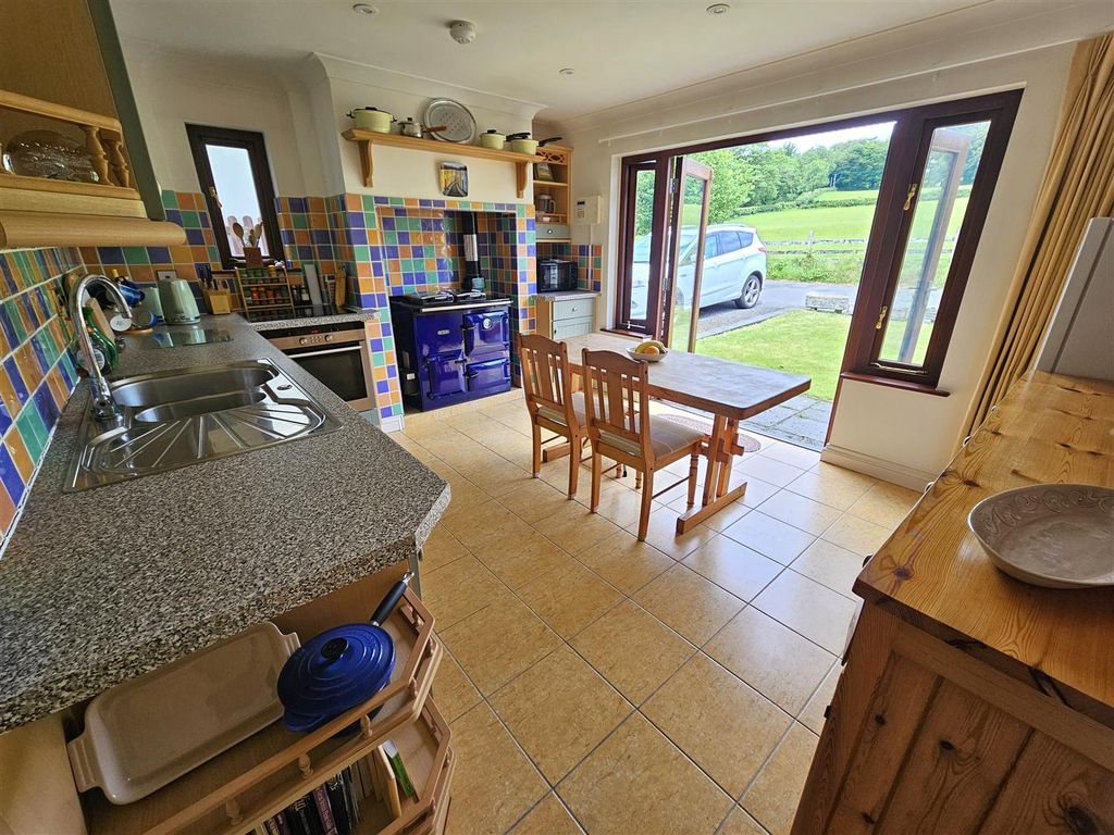 Property photo 3 of 24 Kitchen.Jpg
